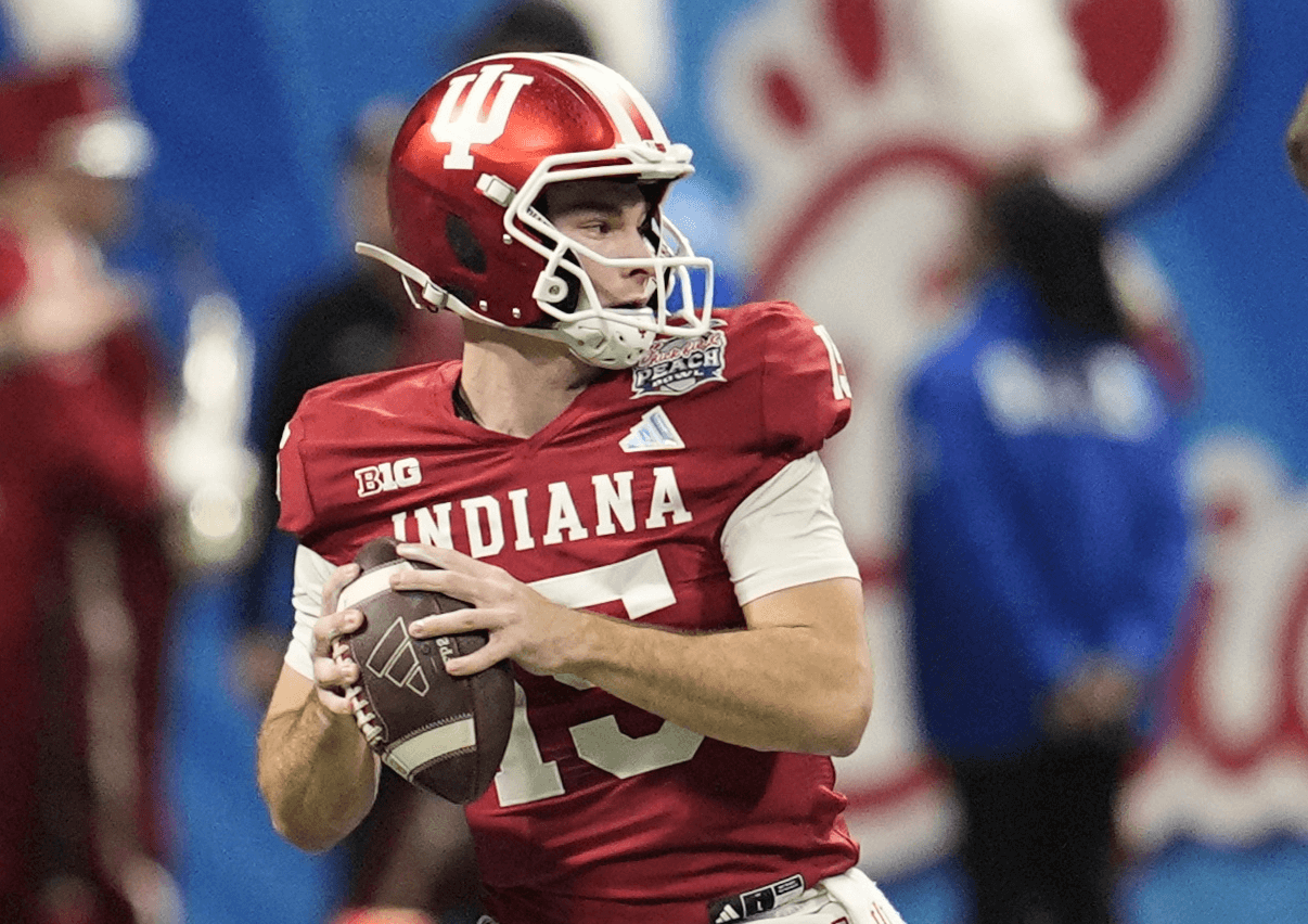 Fernando Mendoza of the Indiana Hoosiers CFB