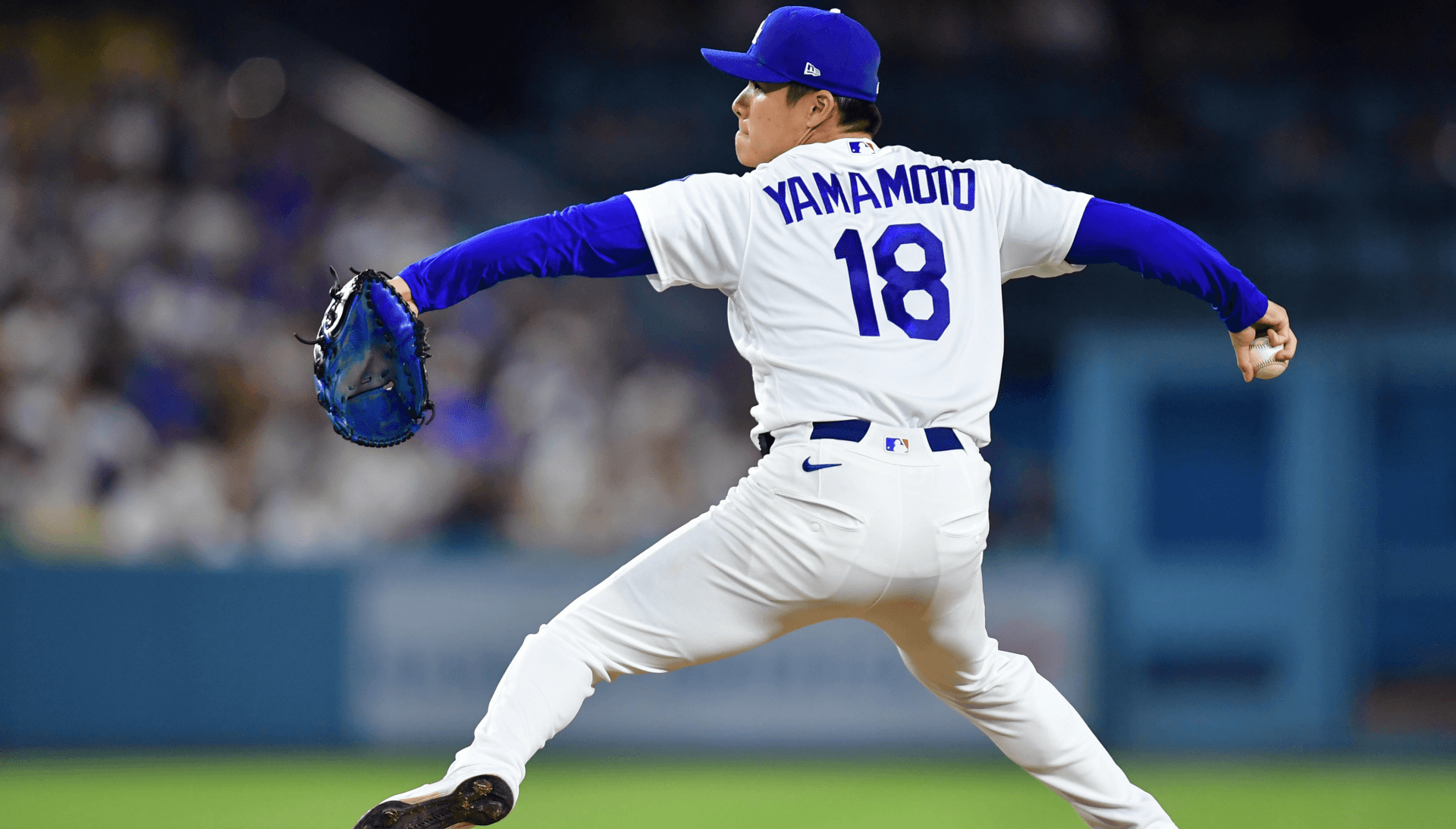 Los Angeles Dodgers pitcher Yoshinobu Yamamoto (18).