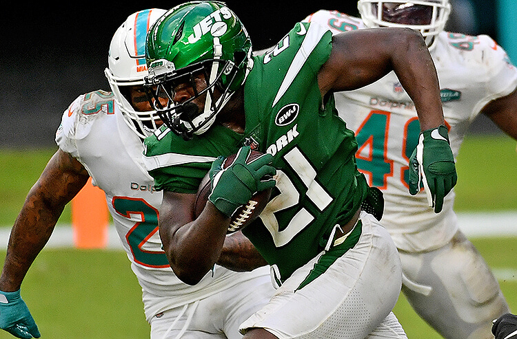 Dolphins vs. Jets odds, picks: Point spread, total, player props, trends  for AFC East showdown 